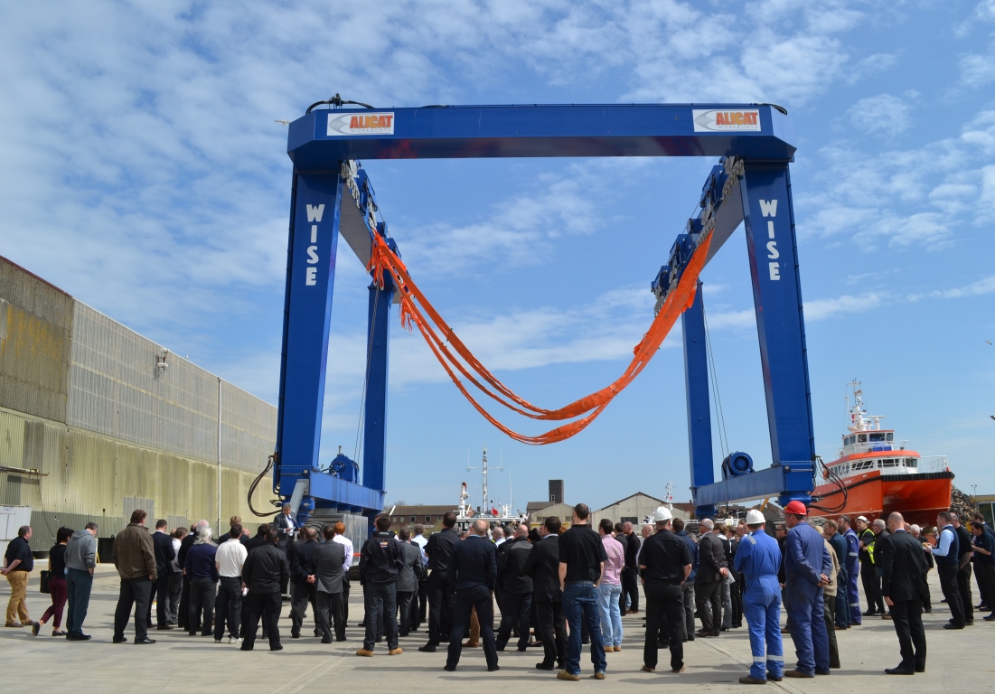 UK: Alicat Workboats Unveil New Boat Hoist and Support Services