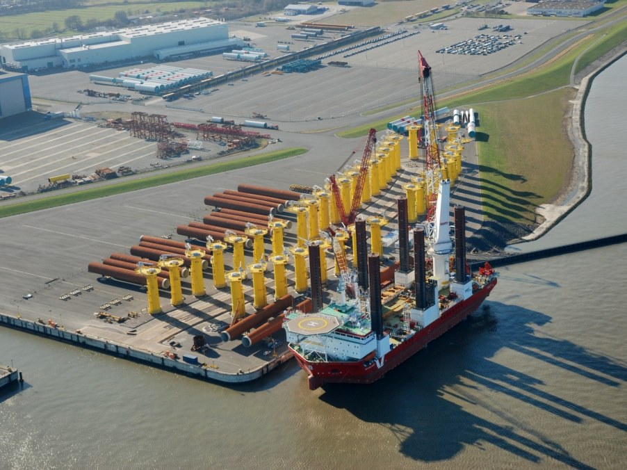 Cuxport Supports Innovative Monopile Operations for Amrumbank West