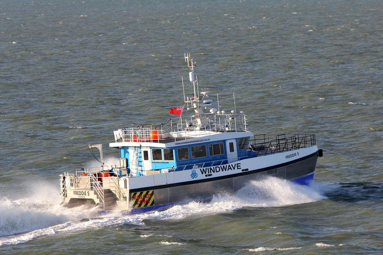 'Freddie S' Backs 'Sea Challenger' at Walney Offshore Wind Farm