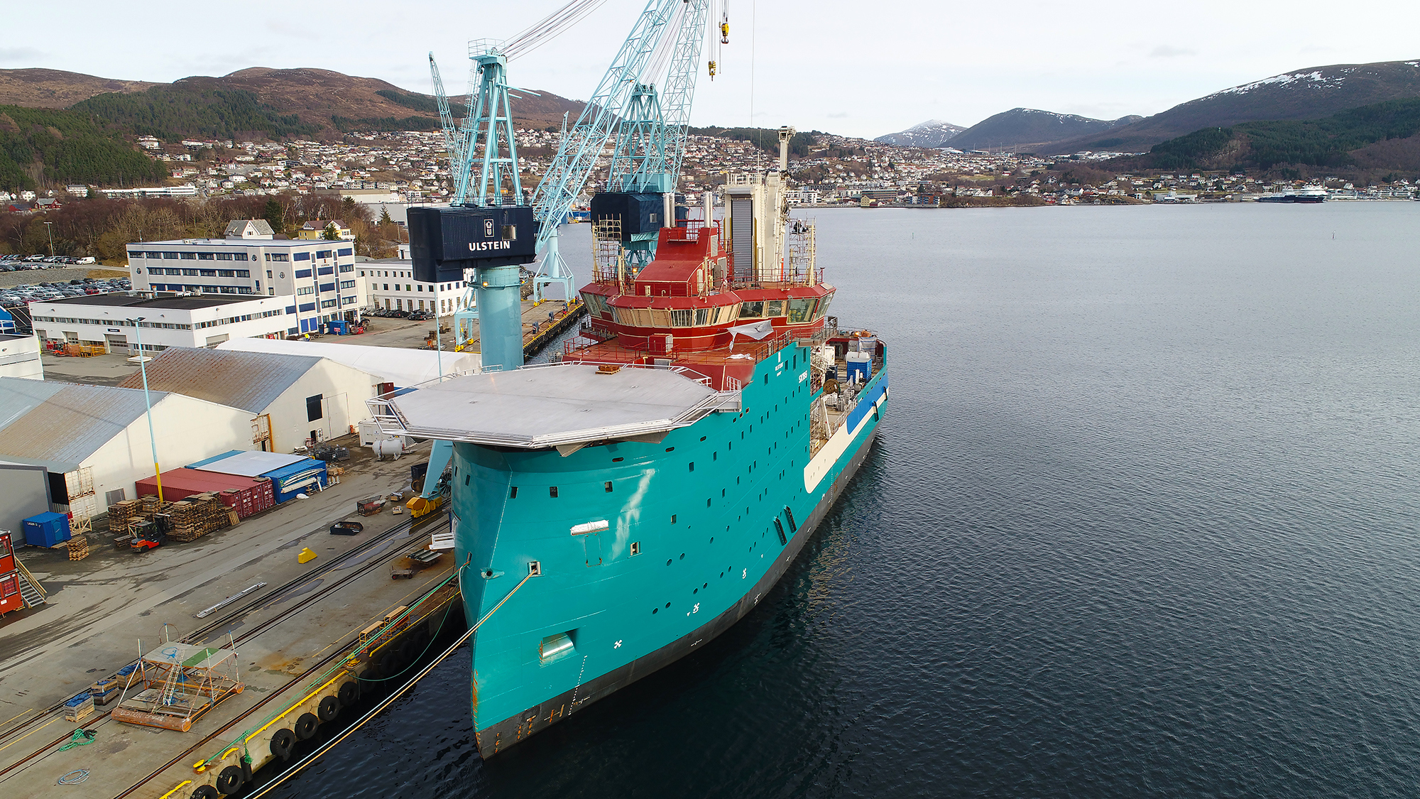 Acta Centaurus Gets Helidecked Out