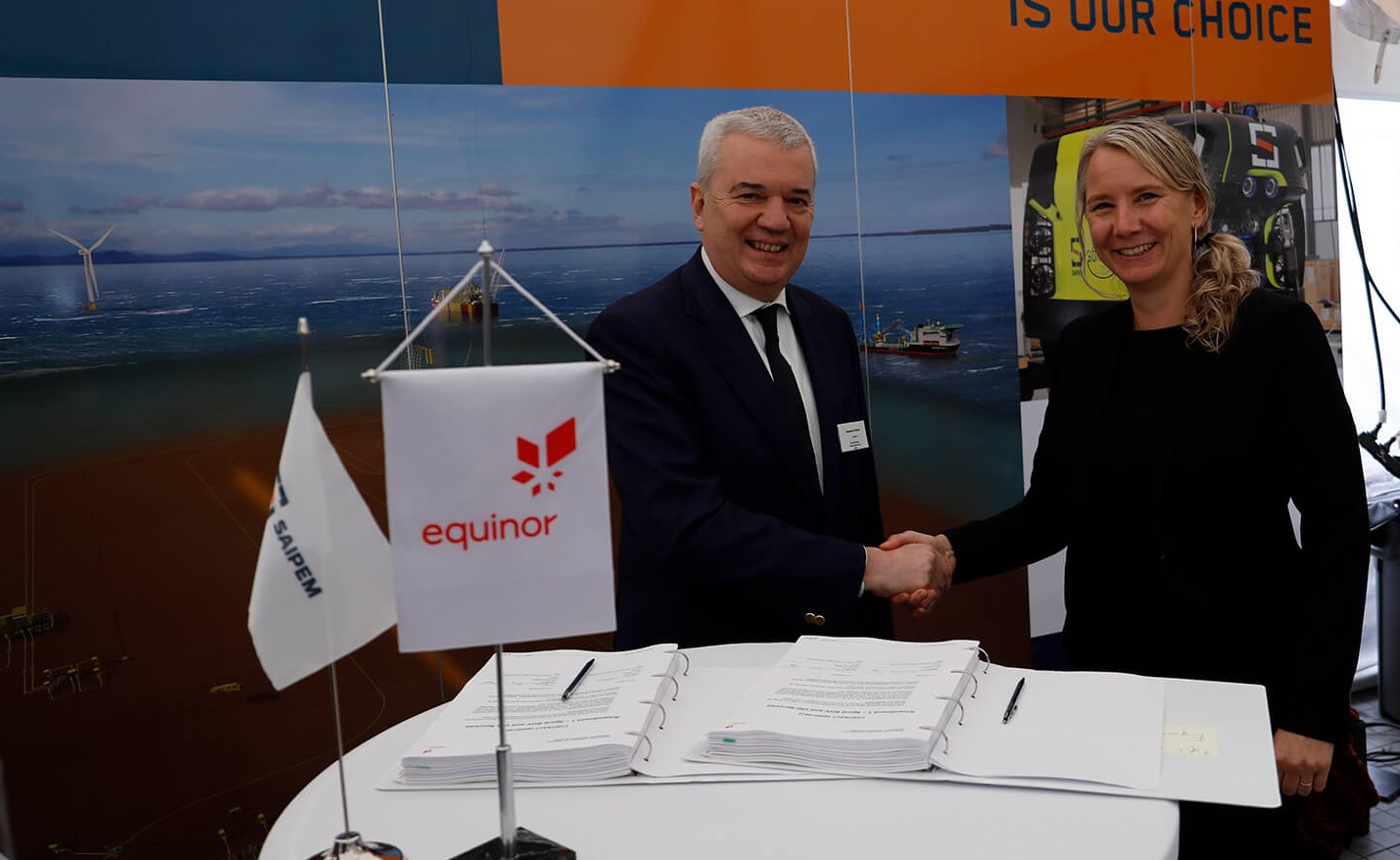 Saipem and Equinor officials handshaking at signing Njord agreement
