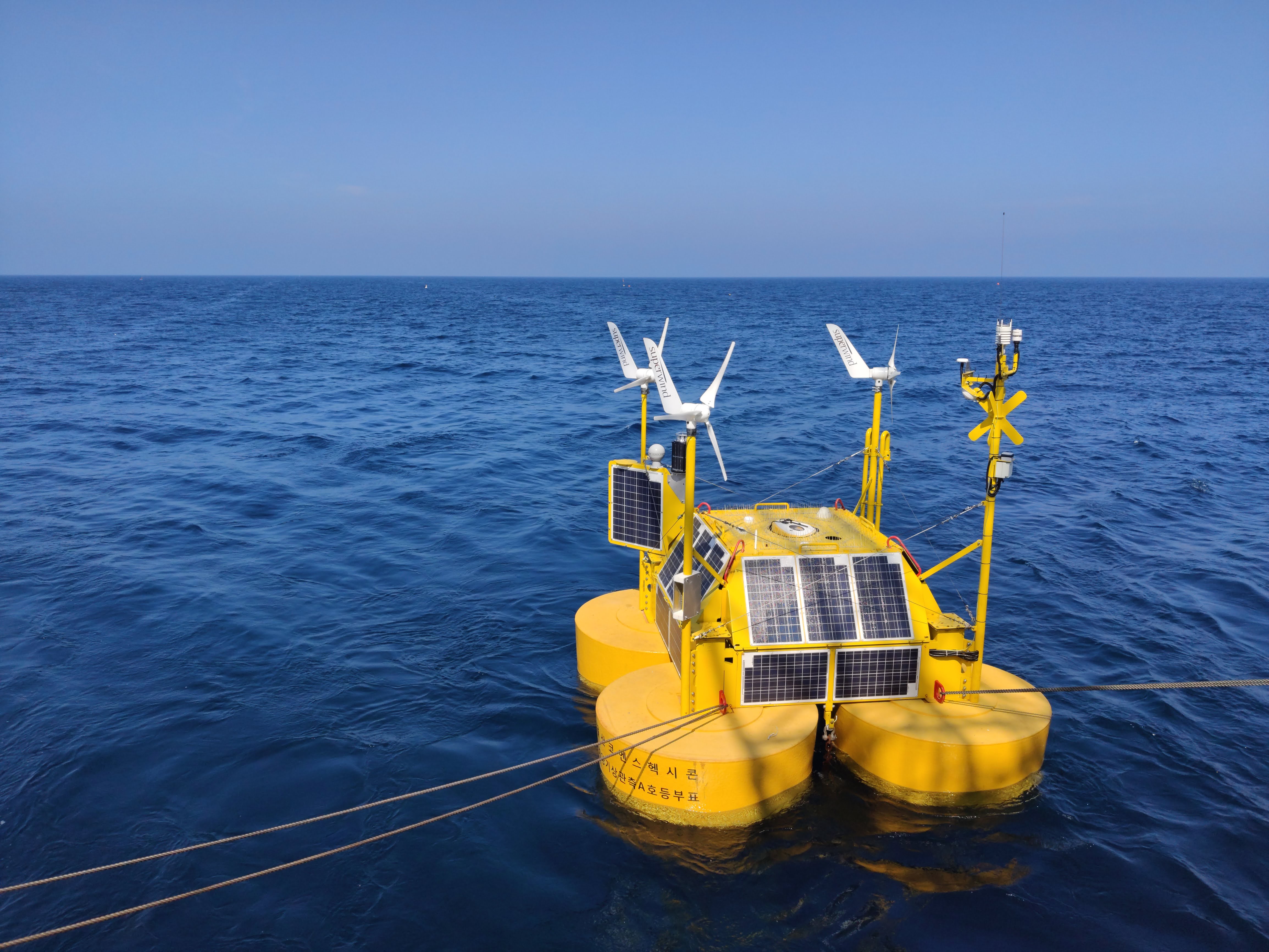EOLOS floating LiDAR in water off Ulsan city in South Korea