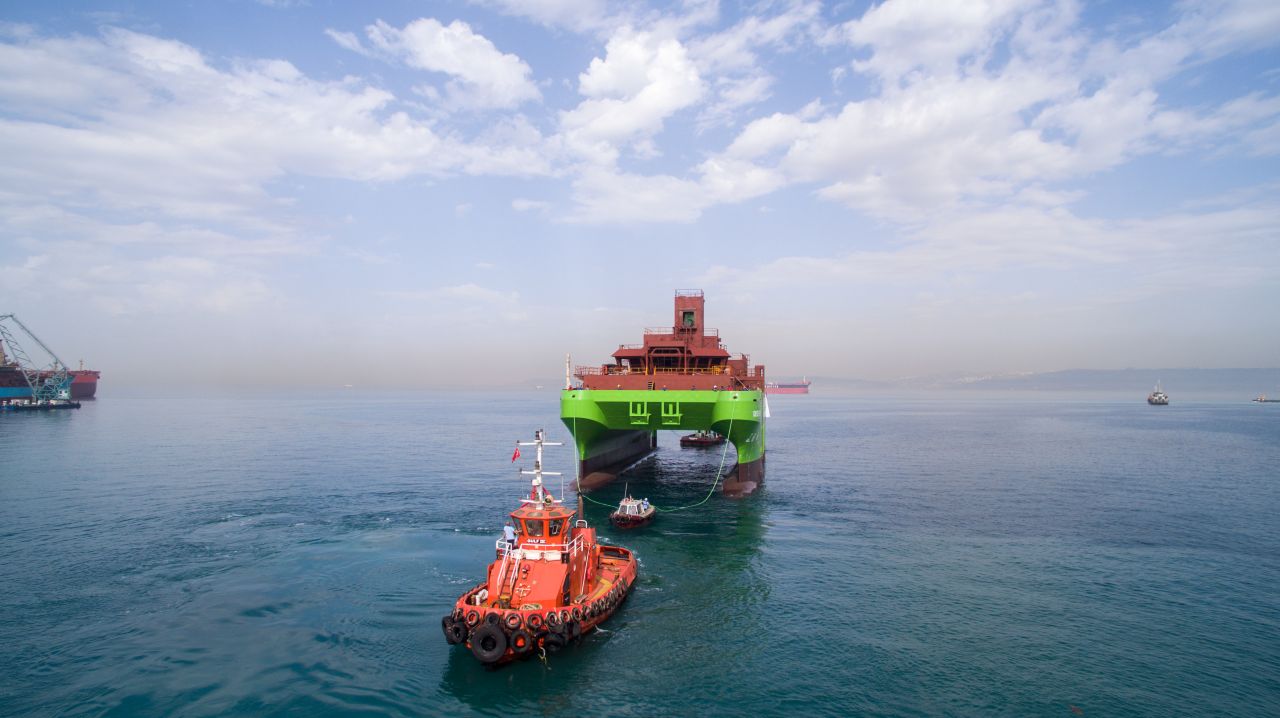 Groene Wind SWATH Touches Water