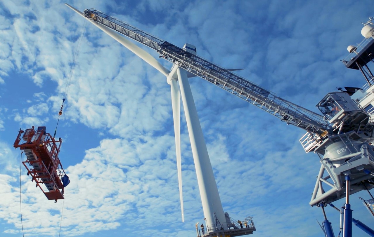 Ampelmann Scores Five Shots Offshore Taiwan