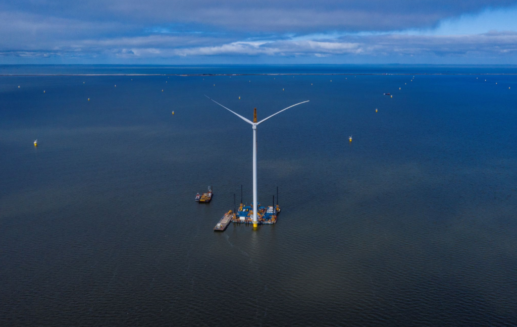 First Turbine Stands at Dutch Lake Farm