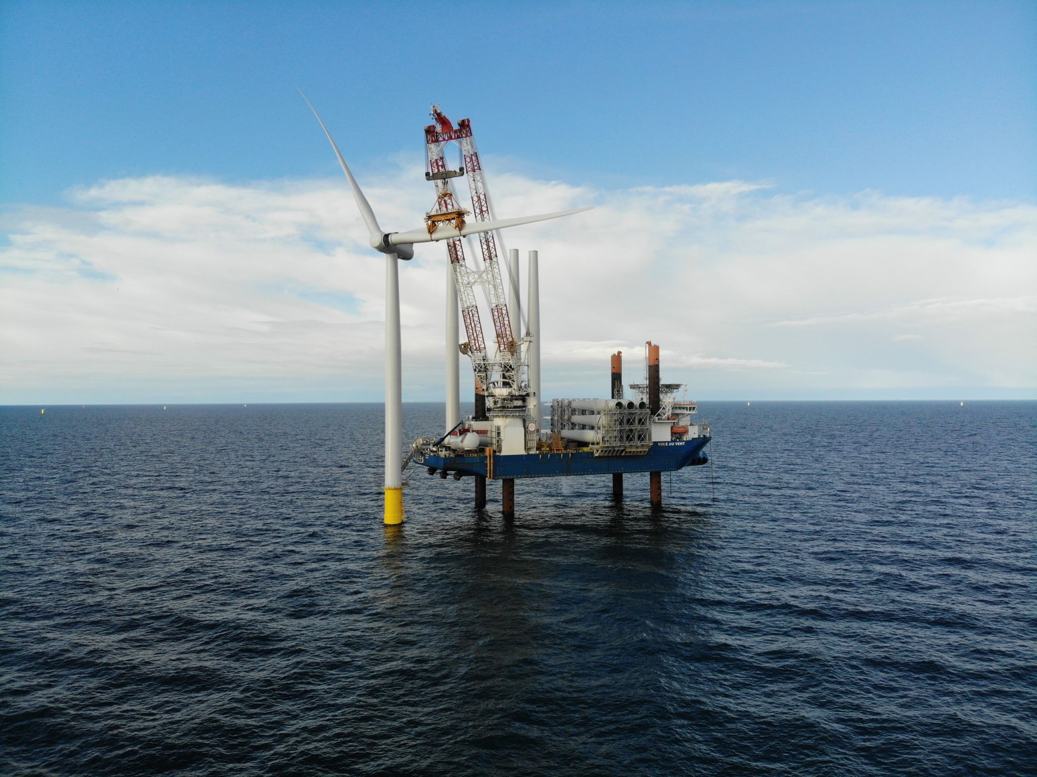 A photo of the Vole au vent vessel installing wind turbine blades on a turbine at the Kriegers Flak site