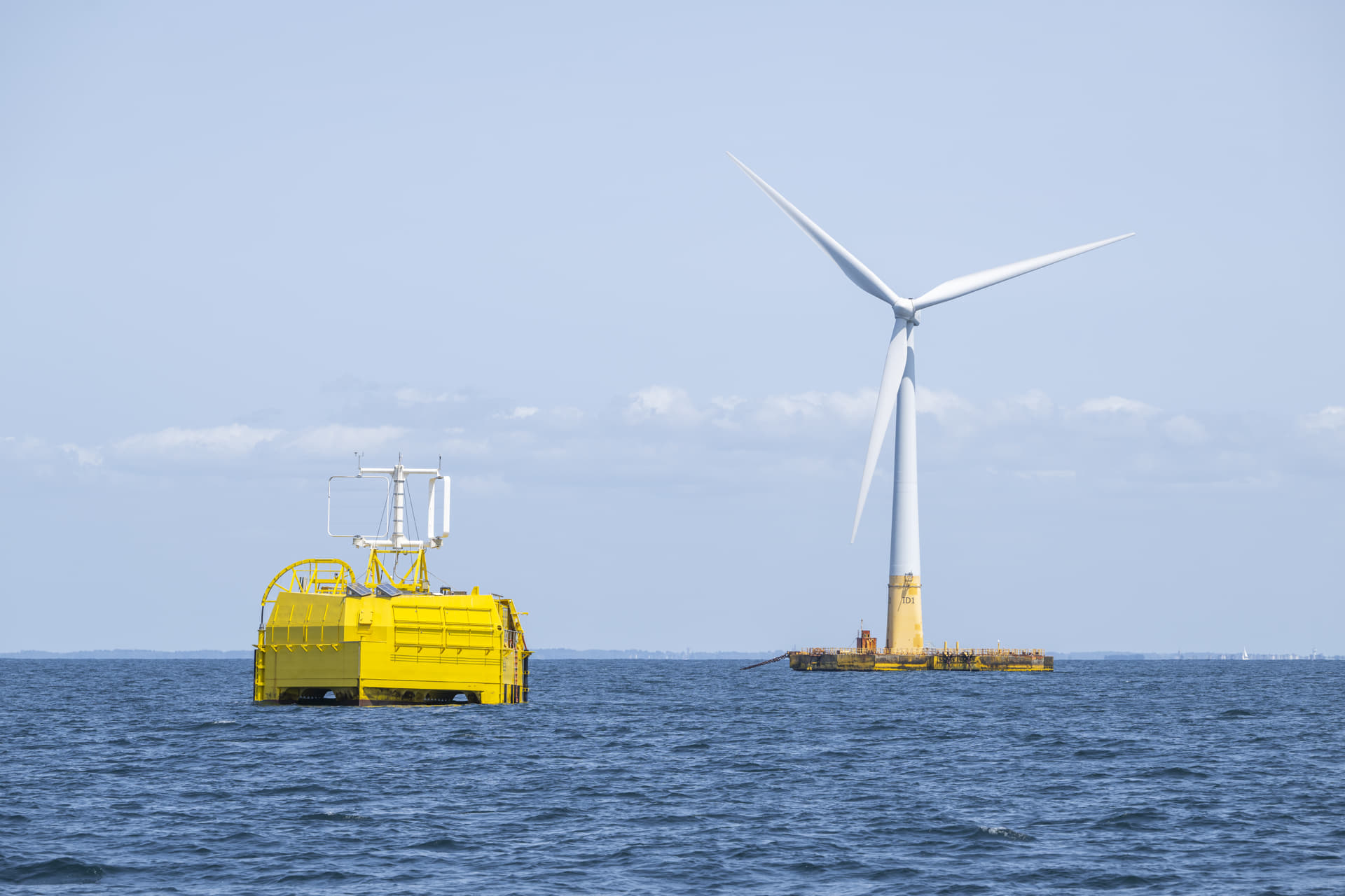 A photo of the Sealhyfe offshore green hydrogen production platform next to the Floatgen floating wind turbine