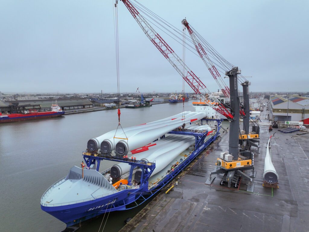 WIND AND SEA　BRISTOL SEA NYLON PISTE First Blades for 488 MW French Offshore Wind Farm Touch Down in