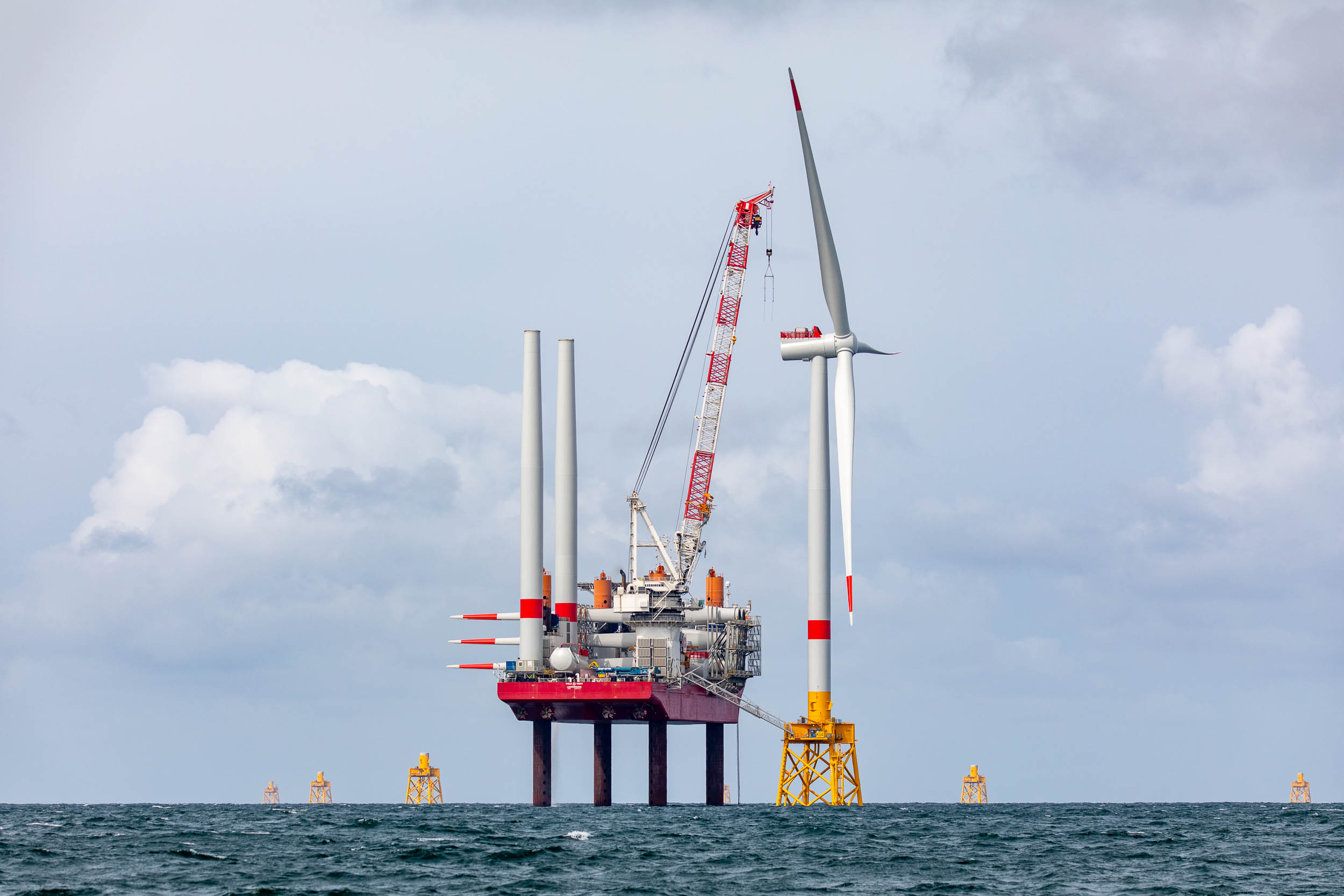 First Turbine Up at Dieppe-Le Tréport Offshore Wind Farm in France